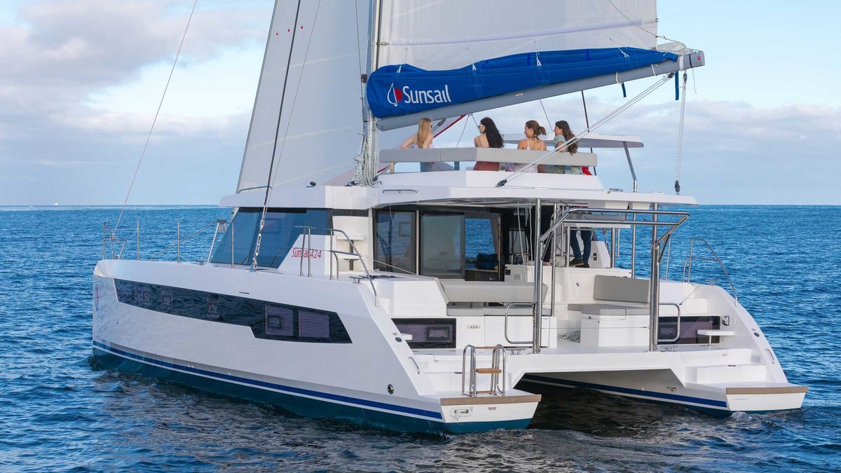 sunsail-424-catamaran-9783-2400x1350-web-1